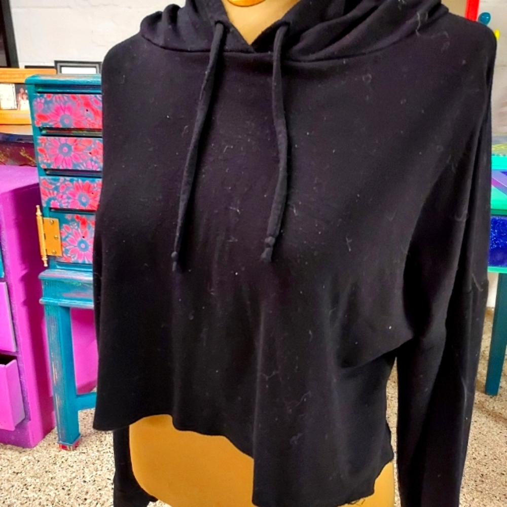 Black crop hoodie
